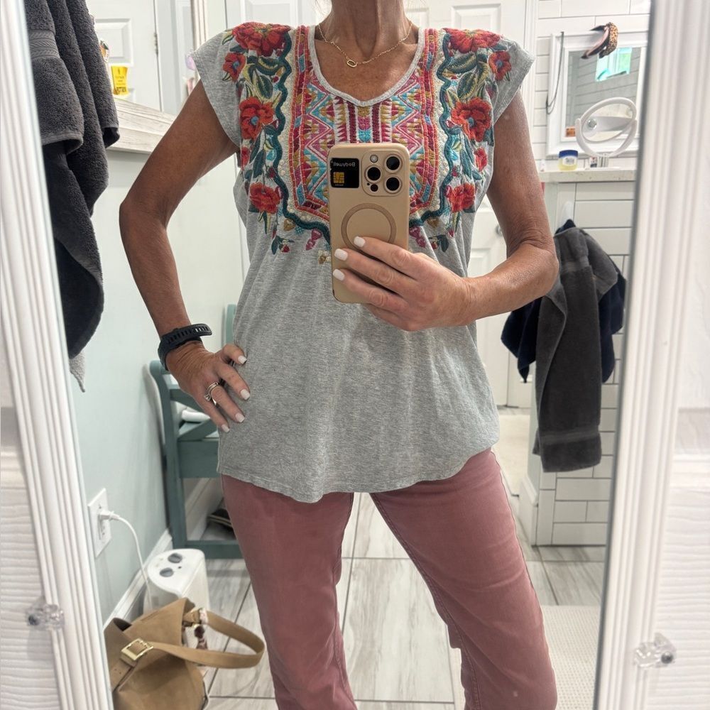 Johnny Was Luxe Boho Ornelia Embroidered Capped Sleeve Grey Tee- XS- like new!